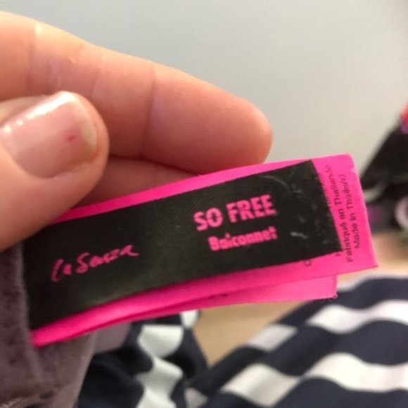 Bras, Victoria secret 34 DDD or 34 F - Picture 4 of 4